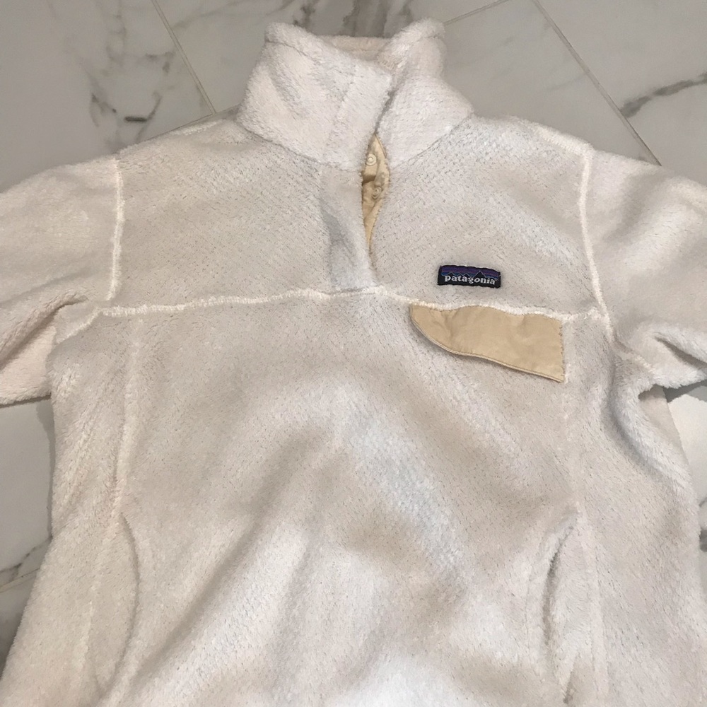 Patagonia off white pullover.  Great condition!